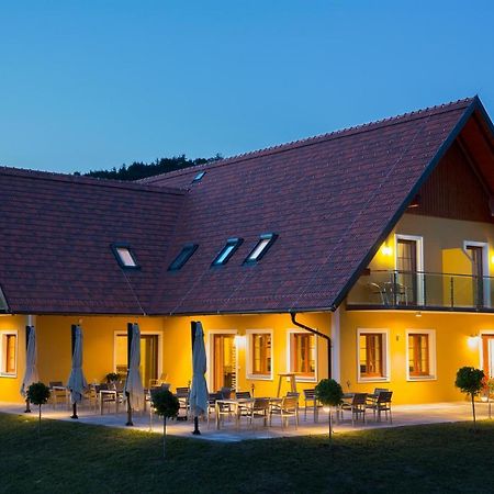 Weingut-Gaestezimmer Uhl Ratsch an der Weinstrasse Luaran gambar