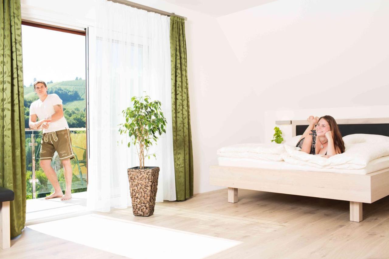 Weingut-Gaestezimmer Uhl Ratsch an der Weinstrasse Luaran gambar