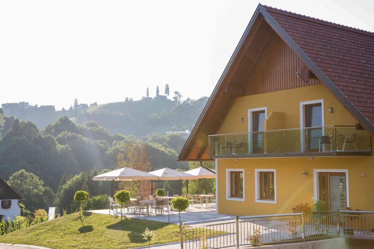 Weingut-Gaestezimmer Uhl Ratsch an der Weinstrasse Luaran gambar
