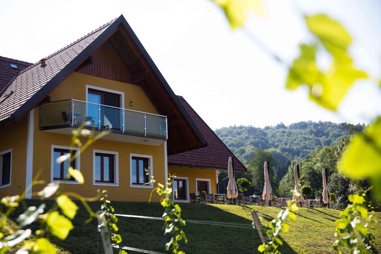 Weingut-Gaestezimmer Uhl Ratsch an der Weinstrasse Luaran gambar