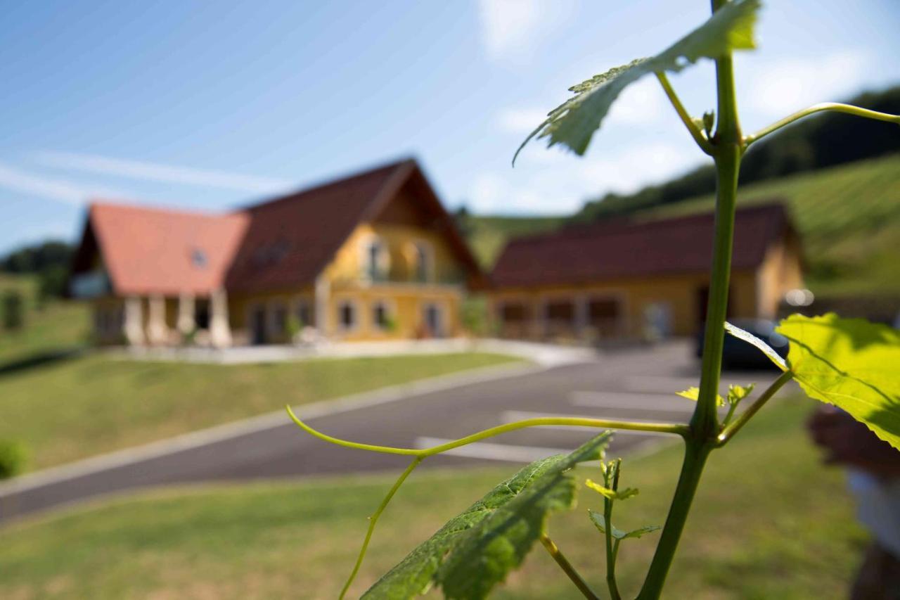 Weingut-Gaestezimmer Uhl Ratsch an der Weinstrasse Luaran gambar