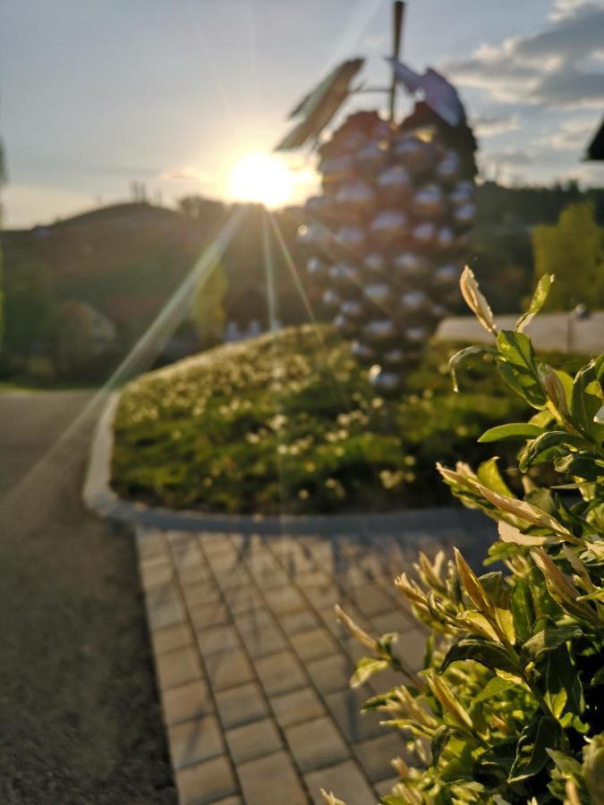 Weingut-Gaestezimmer Uhl Ratsch an der Weinstrasse Luaran gambar