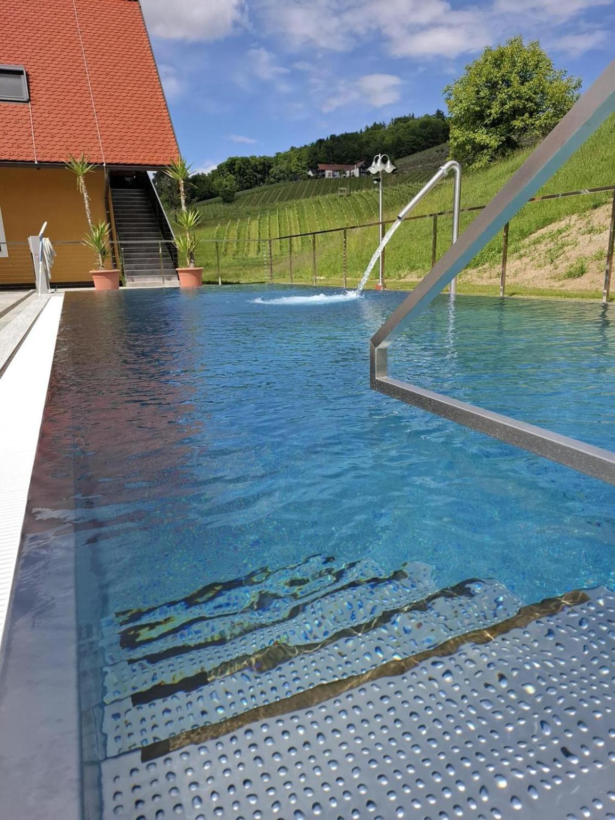 Weingut-Gaestezimmer Uhl Ratsch an der Weinstrasse Luaran gambar