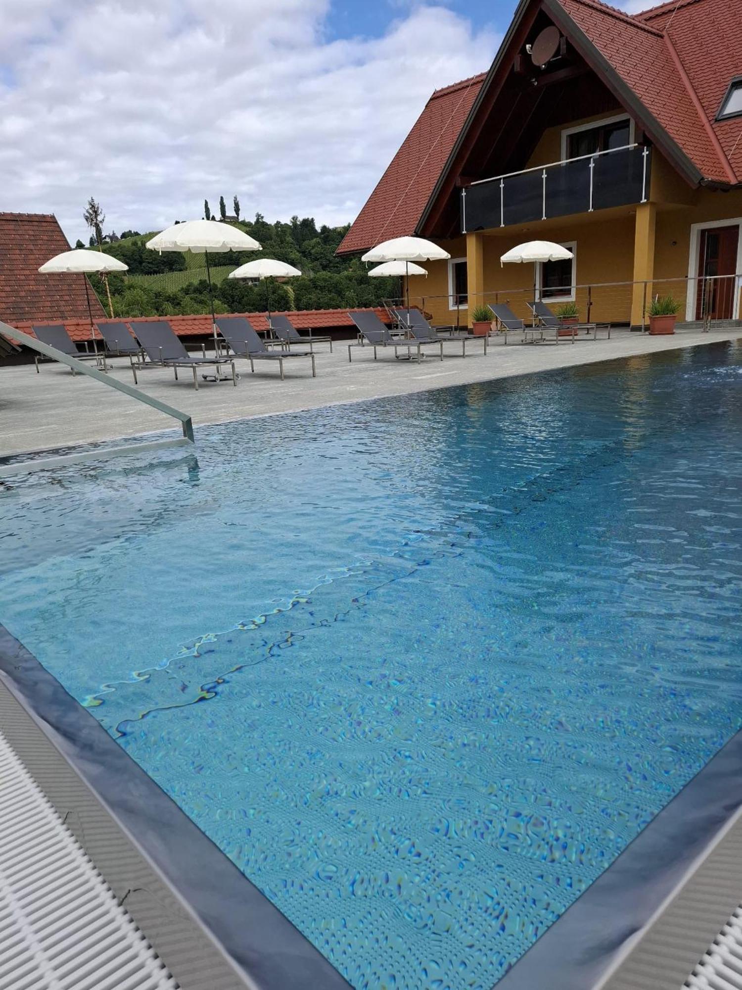 Weingut-Gaestezimmer Uhl Ratsch an der Weinstrasse Luaran gambar