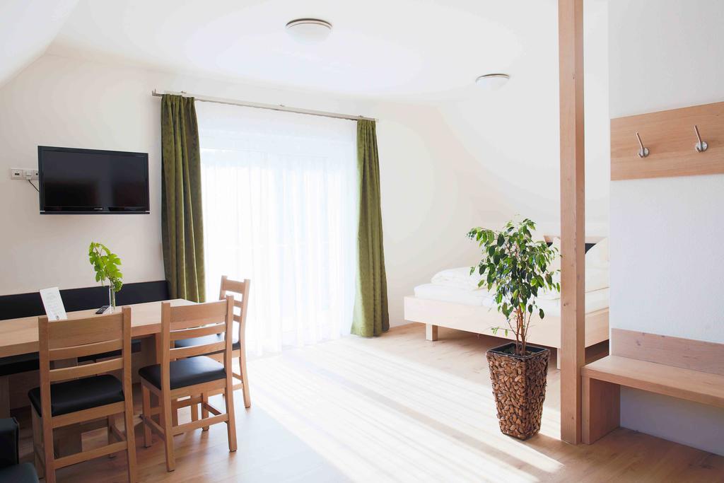 Weingut-Gaestezimmer Uhl Ratsch an der Weinstrasse Luaran gambar